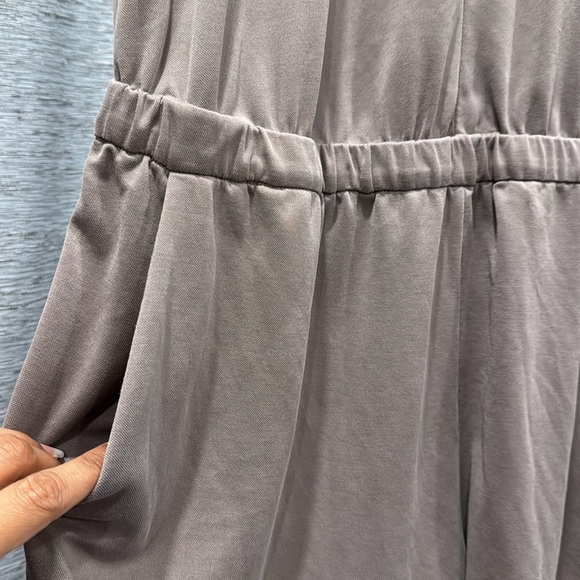 🚨2/$10‼️BcbgMaxAzria Andy Romper - Picture 9 of 13